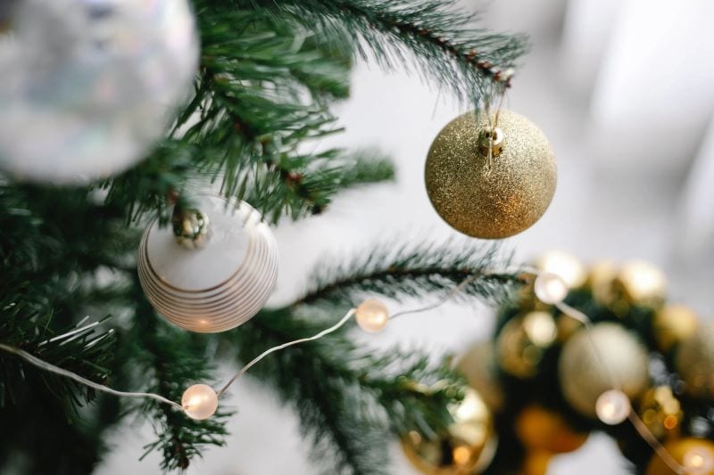 Deck the Halls: Stylish Trends in Christmas Wreaths and Garlands for 2023
